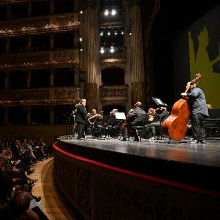 Enzo Amato chitarrista, compositore , direttore d'orchestra